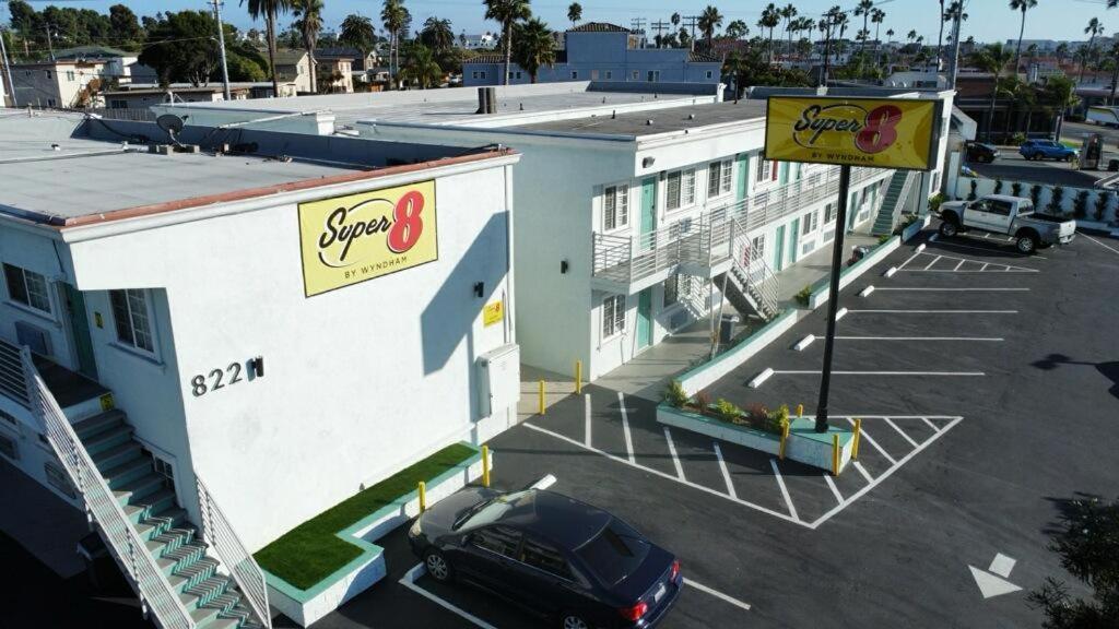 Super 8 By Wyndham Oceanside Downtown Hotel Exterior foto