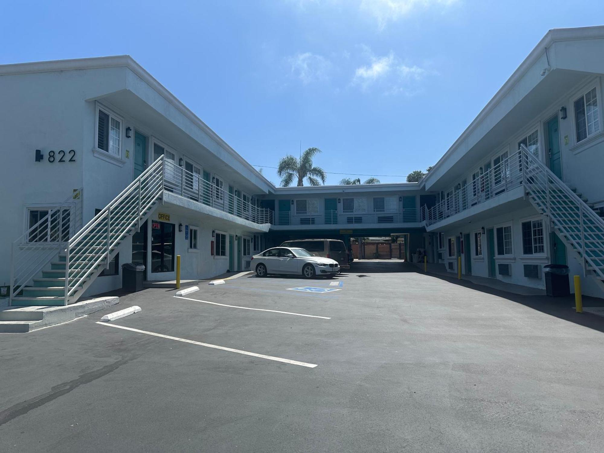 Super 8 By Wyndham Oceanside Downtown Hotel Exterior foto
