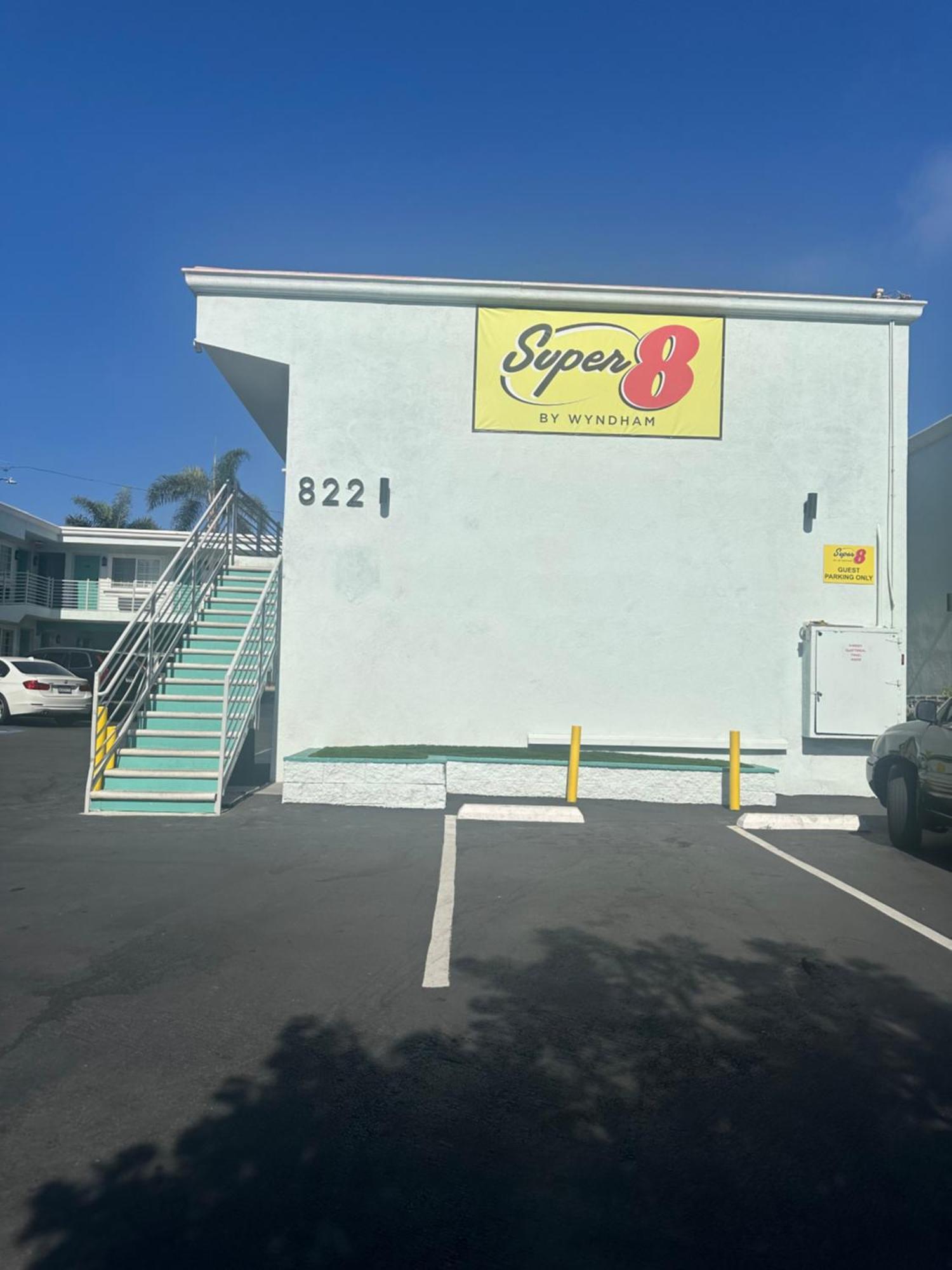Super 8 By Wyndham Oceanside Downtown Hotel Exterior foto