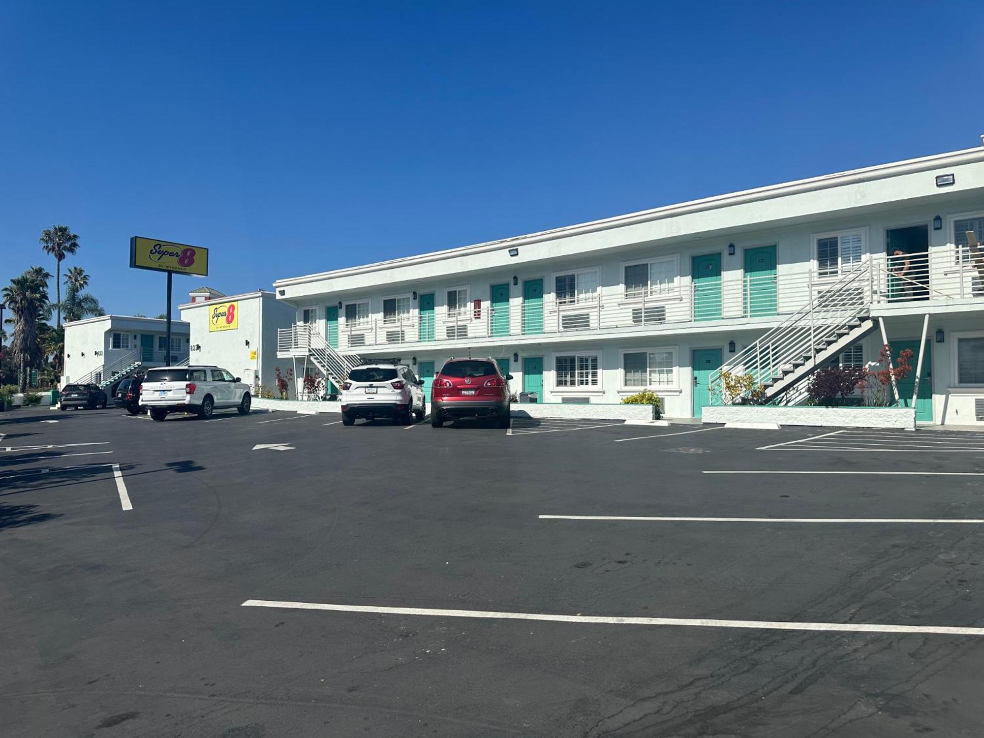 Super 8 By Wyndham Oceanside Downtown Hotel Exterior foto
