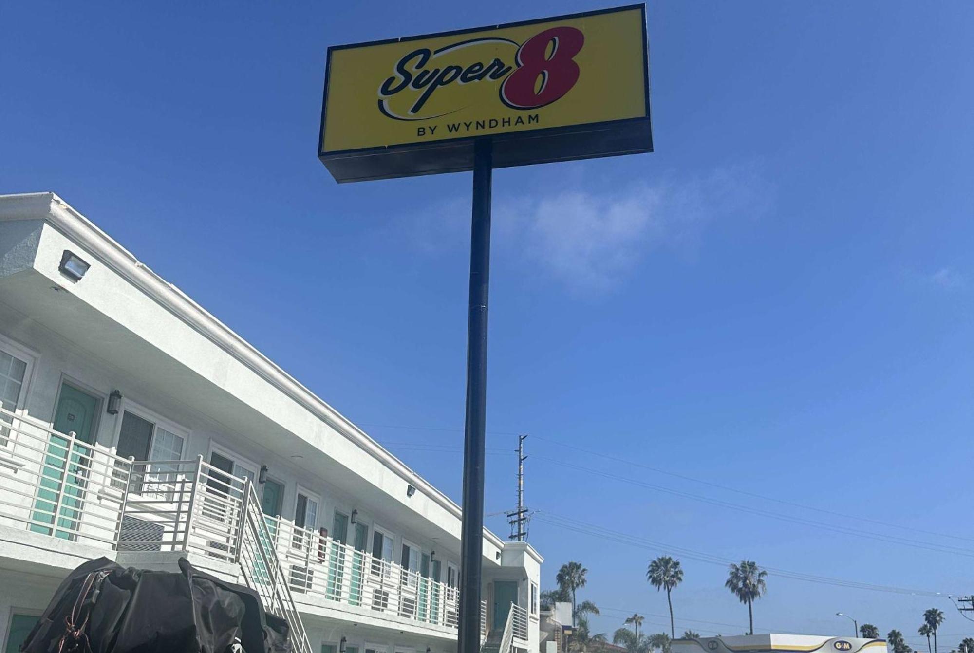 Super 8 By Wyndham Oceanside Downtown Hotel Exterior foto
