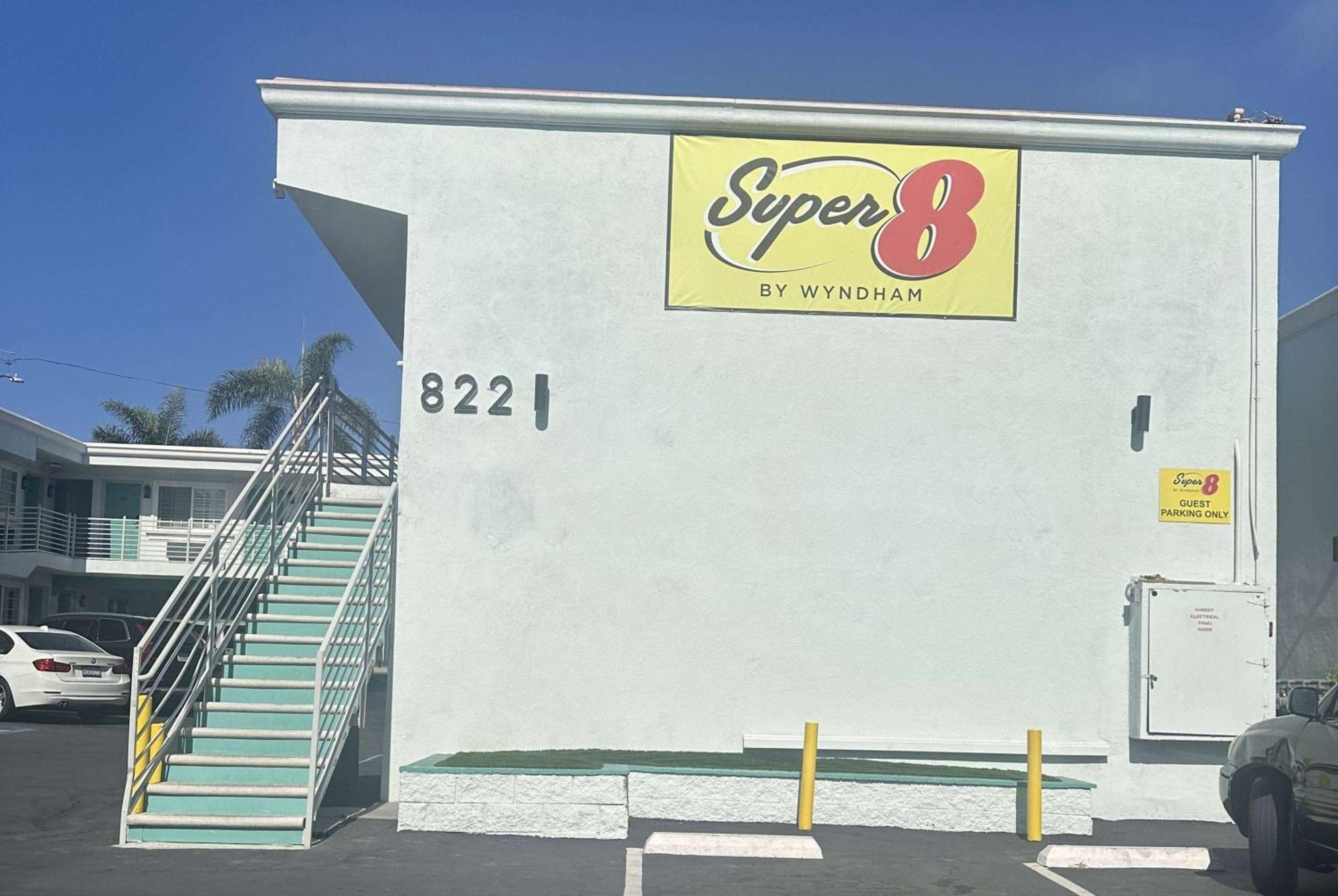 Super 8 By Wyndham Oceanside Downtown Hotel Exterior foto